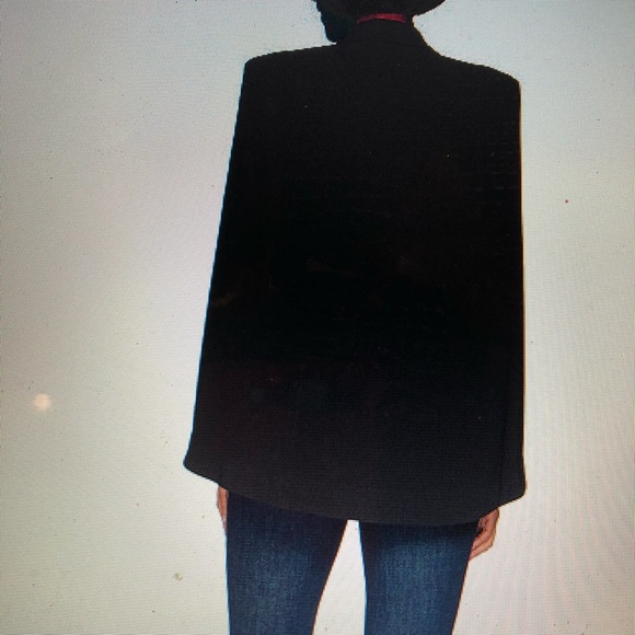 G.I.L.I Milano cape blazer in blk with open front - Picture 7 of 7